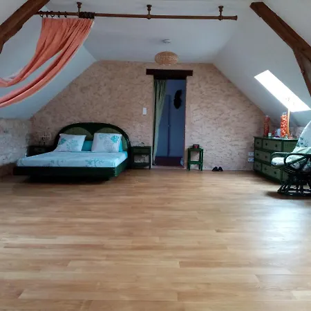 Chambre D'Hote Chic Et Inspirante 招待所 Ajat